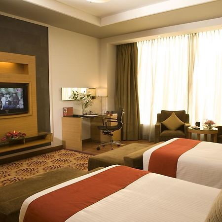 Radisson Blu Suites Ґурґаон Екстер'єр фото