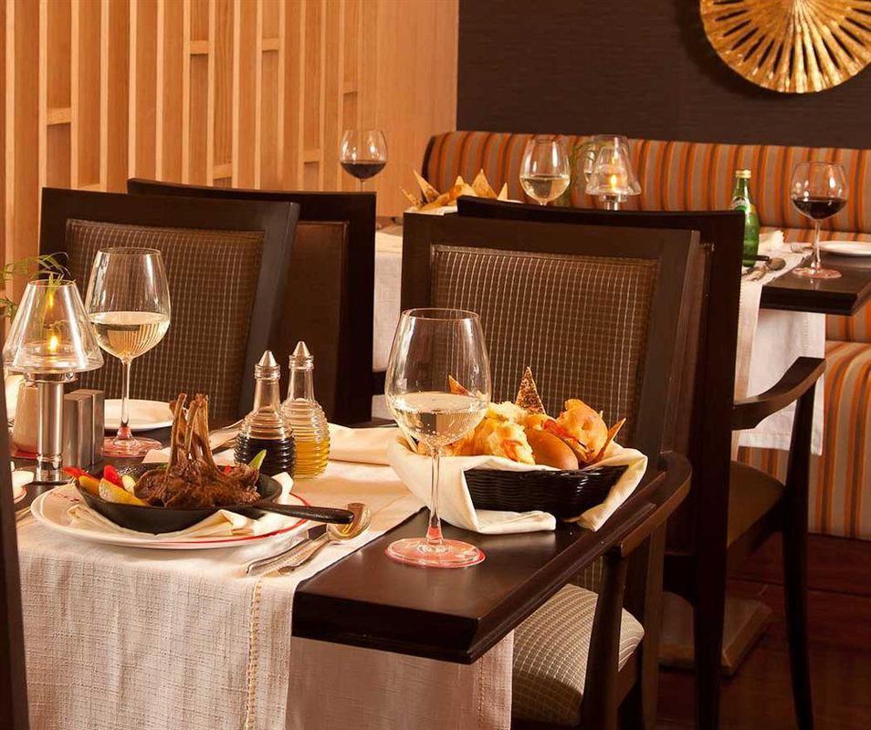 Radisson Blu Suites Ґурґаон Екстер'єр фото