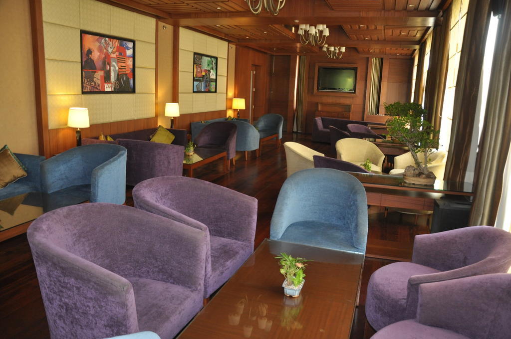 Radisson Blu Suites Ґурґаон Екстер'єр фото