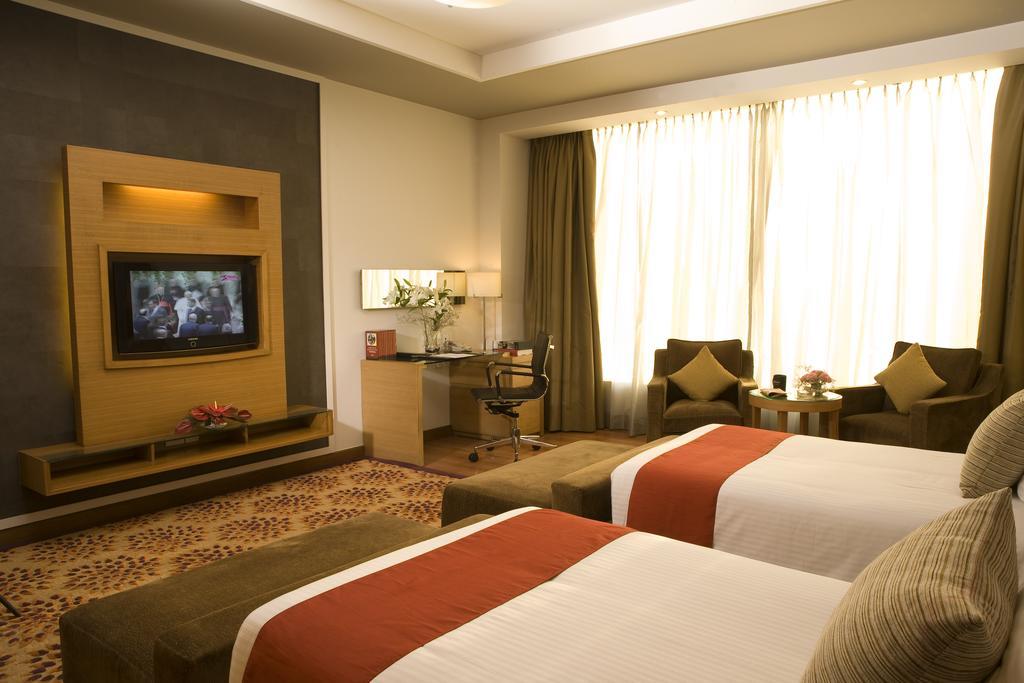 Radisson Blu Suites Ґурґаон Екстер'єр фото